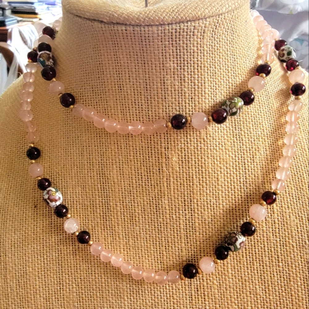 VINTAGE 1970"S GARNET/ROSE QUARTZ/CLOISONNE & GOLDTONE BEADED NECKLACE
